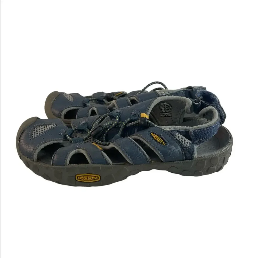 Keen kids waterproof sandals size 2 Preowned